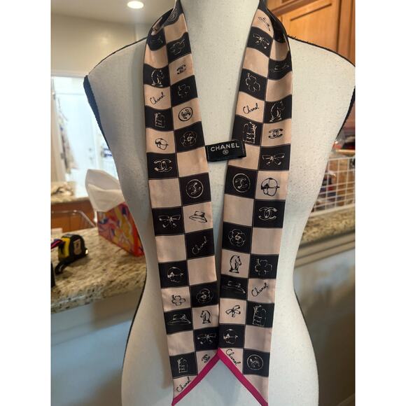 CHANEL Camellia Motif Reversible Scarf Black Pink Luxury Bandana with Box - Picture 3 of 6